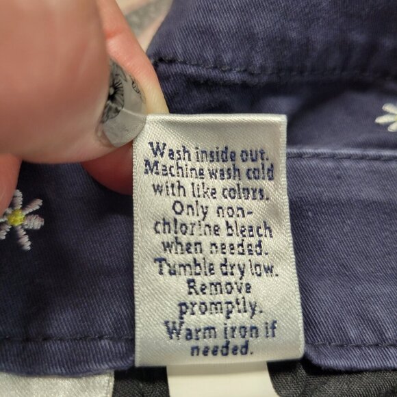 Croft & Barrow Stretch Size 8 Navy Blue Embroidered Daisy Chino Bermuda Shorts - Picture 10 of 10